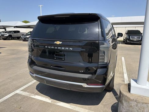 Used 2025 Chevrolet Suburban LT w/ Comfort Package RWD image 2