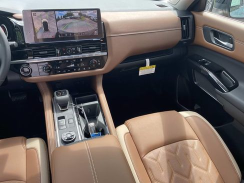 New 2026 Nissan Pathfinder Platinum w/ Lighting Package AWD/4WD image 15