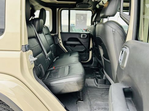 Used 2022 Jeep Wrangler Unlimited Sahara AWD/4WD image 25