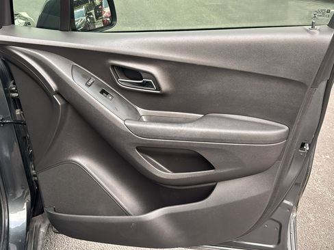 Used 2020 Chevrolet Trax LT image 25