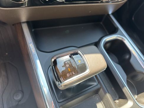 Used 2022 GMC Sierra 1500 SLT w/ SLT Convenience Package image 8