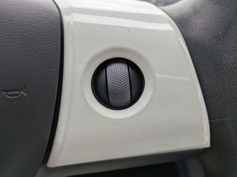 Used 2021 Tesla Model Y Long Range image 21