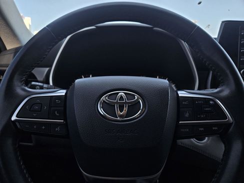 Used 2020 Toyota Highlander XLE image 17