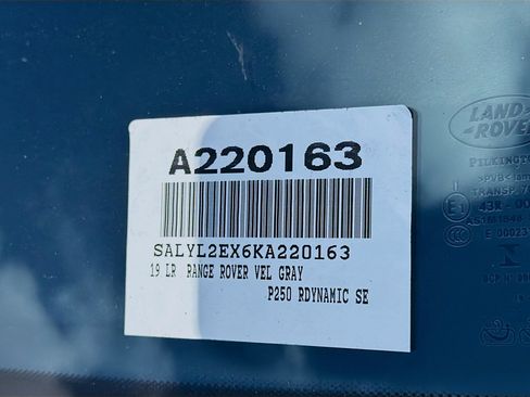 Used 2019 Land Rover Range Rover Velar R-Dynamic SE image 38