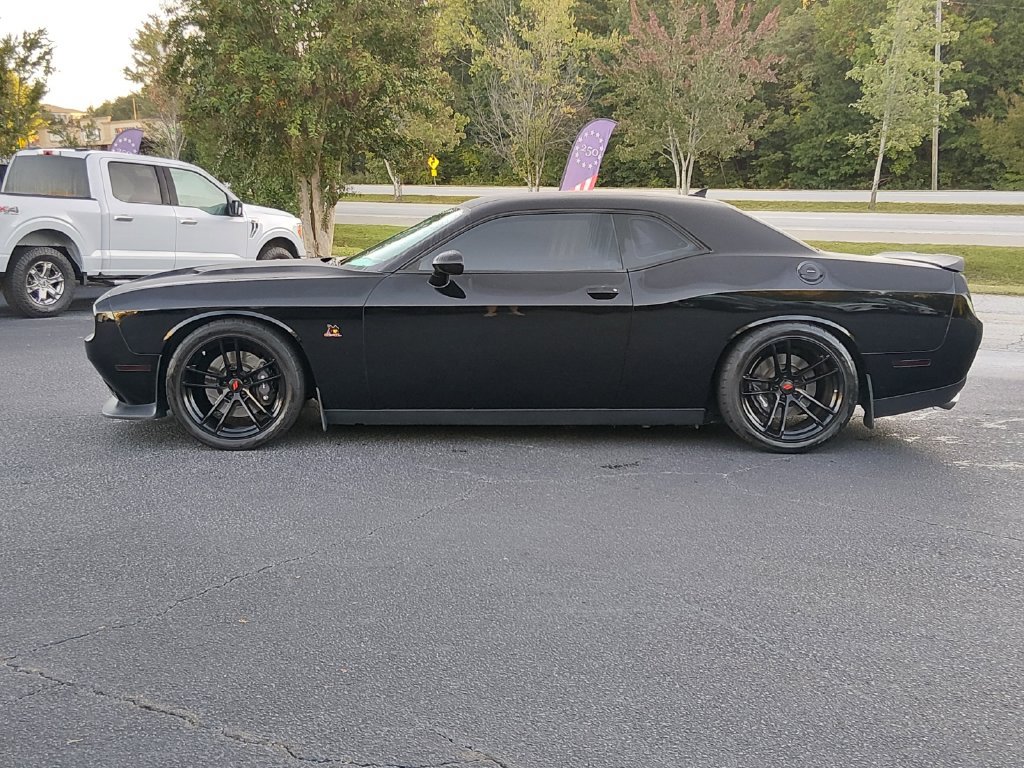 Used 2016 Dodge Challenger R/T Scat Pack w/ Leather Interior Group RWD image 7