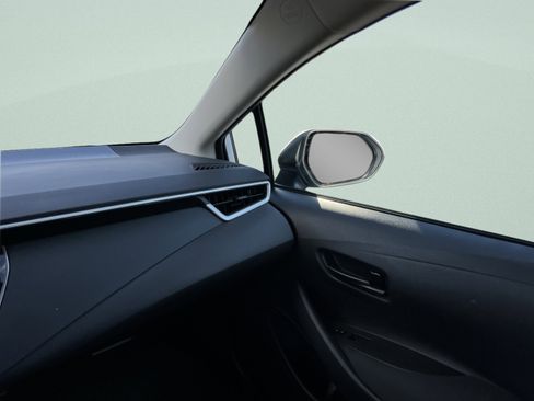 Used 2025 Toyota Corolla LE image 28