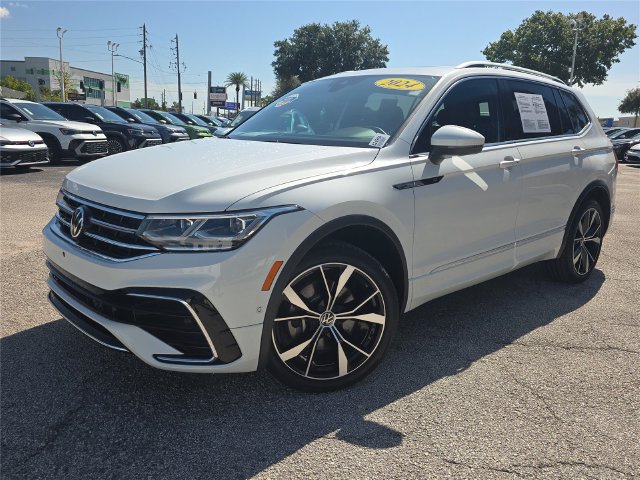 Used 2024 Volkswagen Tiguan SEL R-Line AWD/4WD image 32