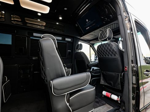 Used 2024 Mercedes-Benz Sprinter 3500 image 72