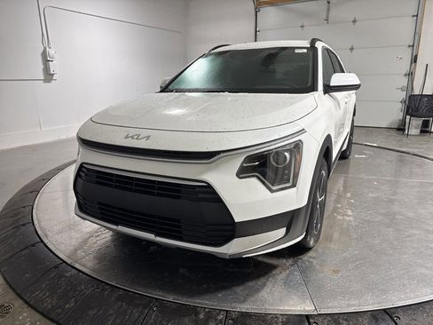 New 2025 Kia Niro LX image 3