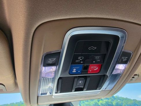 Used 2019 RAM 1500 Laramie AWD/4WD image 22