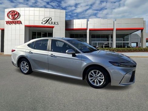 Certified 2025 Toyota Camry LE image 1