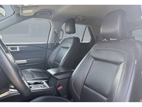 Used 2024 Ford Explorer XLT w/ Equipment Group 202A image 11