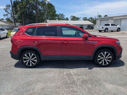 Used 2022 Volkswagen Taos SE AWD/4WD image 4