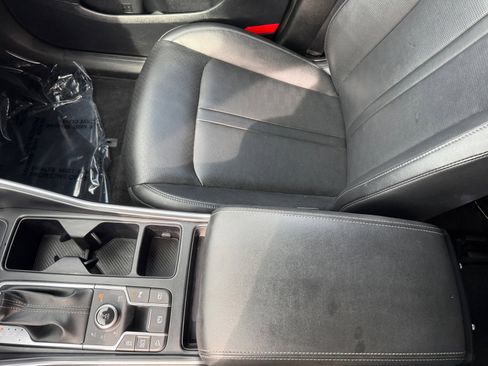 Used 2024 Kia Sorento S image 14