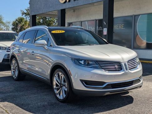 Used 2018 Lincoln MKX Reserve w/ Driver Assistance Package FWD image 3