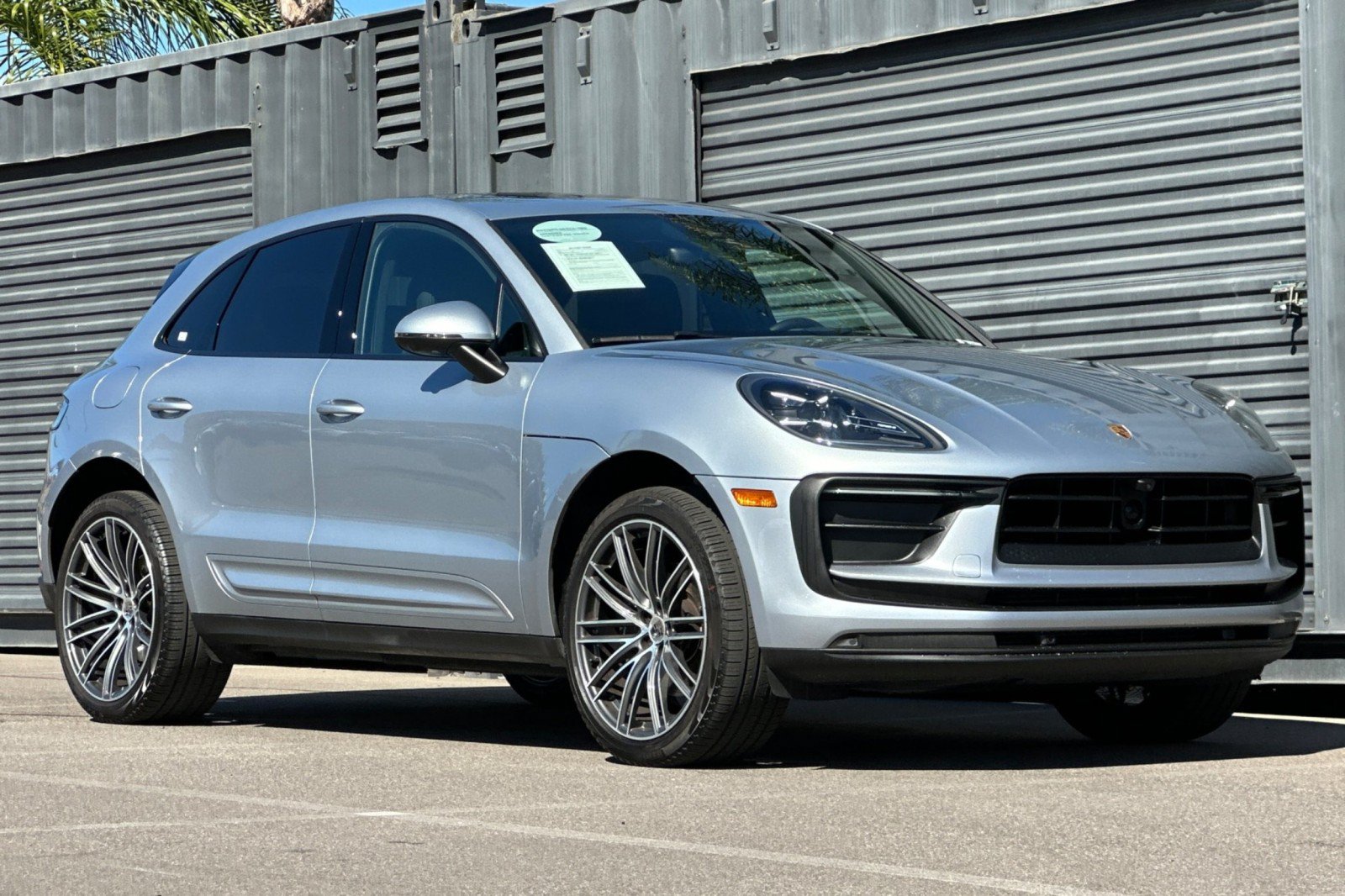 Certified 2025 Porsche Macan AWD/4WD image 10