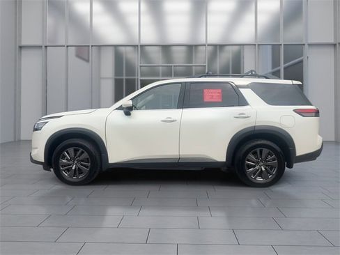 Certified 2022 Nissan Pathfinder SV image 5