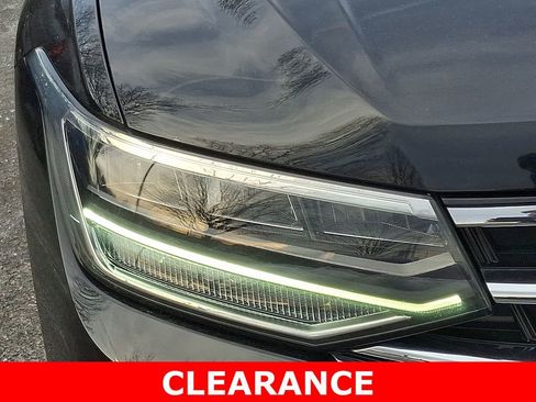 Used 2023 Volkswagen Tiguan SE image 9