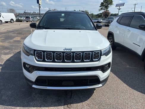 Used 2025 Jeep Compass Limited AWD/4WD image 4