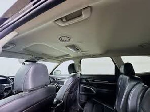 Used 2025 Kia Telluride S FWD image 10