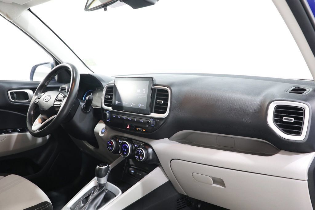 Used 2025 Hyundai Venue SEL FWD image 14