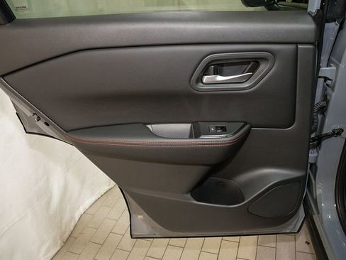 Certified 2025 Nissan Rogue SV image 10