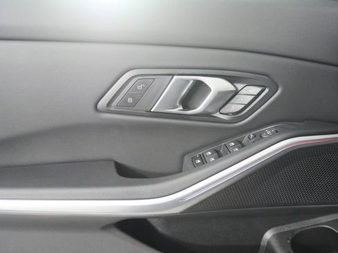 Used 2025 BMW 330i Sedan image 8