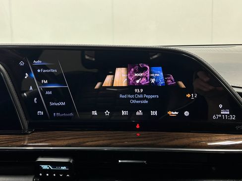 Used 2022 Cadillac Escalade ESV Sport Platinum AWD/4WD image 26