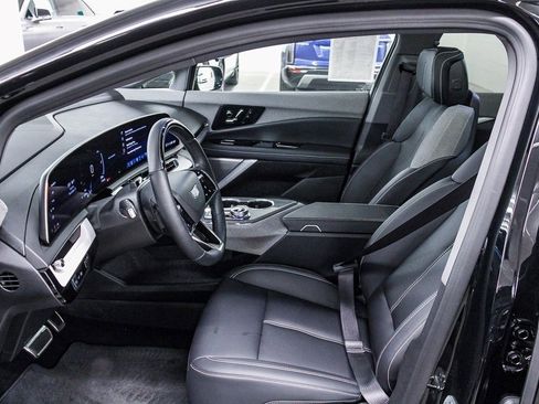 Certified 2025 Cadillac Optiq Luxury 1 image 24