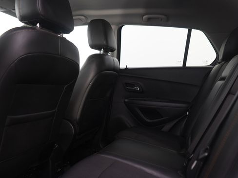 Used 2020 Chevrolet Trax LT w/ LT Convenience Package AWD/4WD image 18
