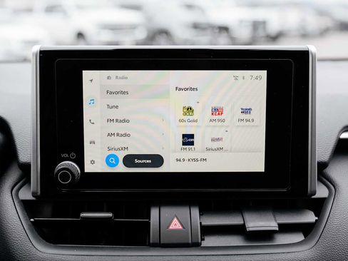 Used 2025 Toyota RAV4 XLE w/ Convenience Package image 24