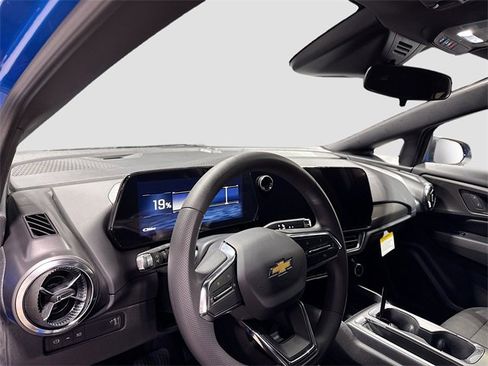 New 2026 Chevrolet Equinox EV LT image 12