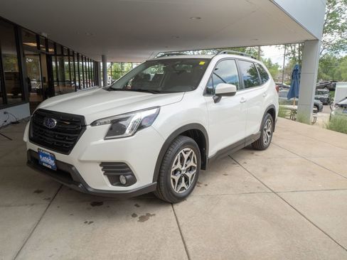 Used 2023 Subaru Forester Premium AWD/4WD image 3