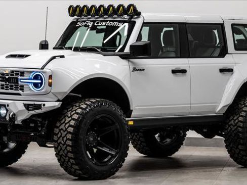 Used 2024 Ford Bronco Black Diamond image 1