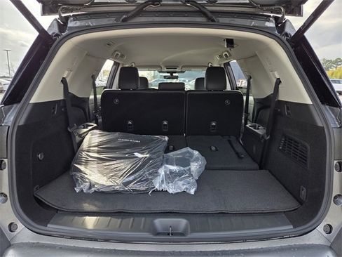 New 2026 Nissan Pathfinder SL image 14