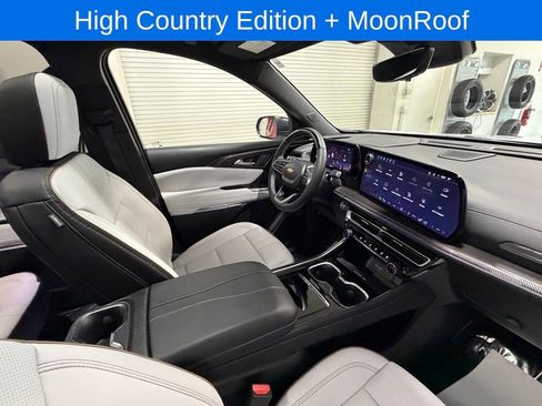 Used 2026 Chevrolet Traverse High Country FWD image 29
