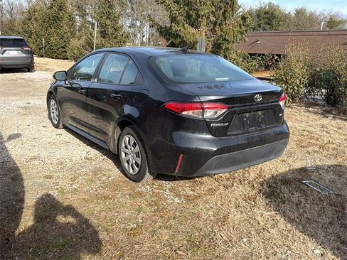 Used 2023 Toyota Corolla LE image 2