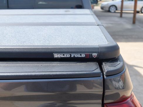 Used 2018 Toyota Tacoma SR5 image 9