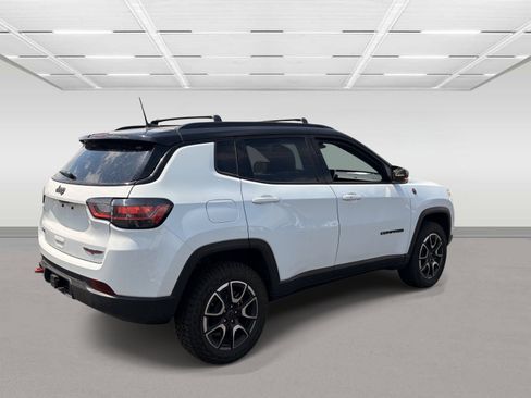 Used 2025 Jeep Compass Trailhawk w/ Trailhawk Elite Group AWD/4WD image 5