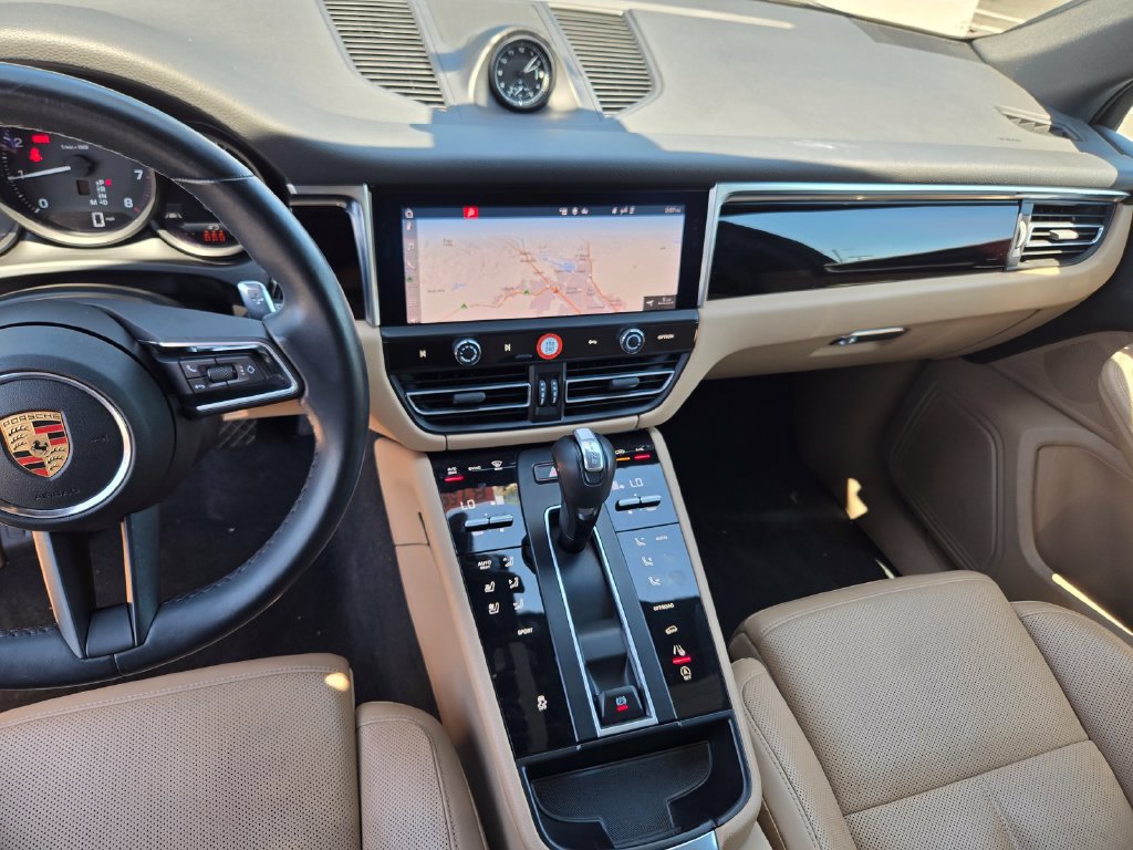 Used 2023 Porsche Macan Turbo AWD/4WD image 22
