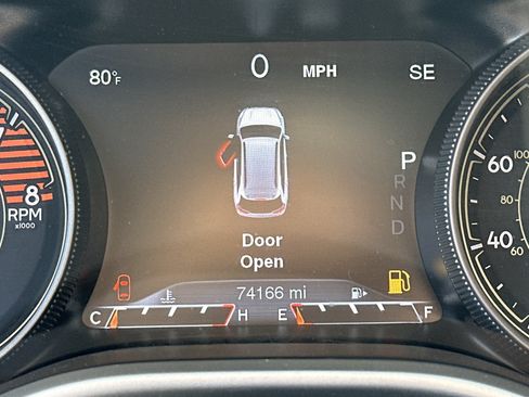 Used 2018 Jeep Cherokee Trailhawk AWD/4WD image 22