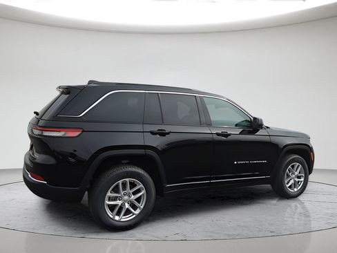 New 2026 Jeep Grand Cherokee Laredo AWD/4WD image 3