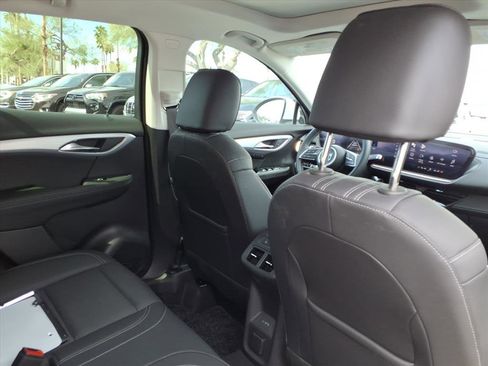 Certified 2025 Buick Envision Avenir image 13