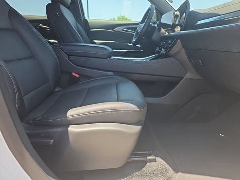 Used 2025 Chevrolet Traverse LT FWD image 28
