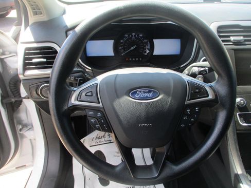 Used 2020 Ford Fusion SE AWD/4WD image 12