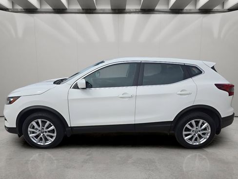 Used 2022 Nissan Rogue Sport S image 2