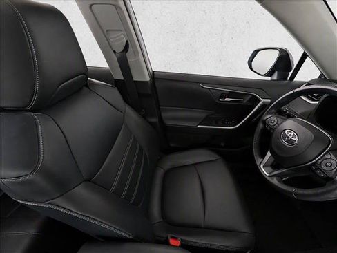 Used 2019 Toyota RAV4 XLE Premium FWD image 20