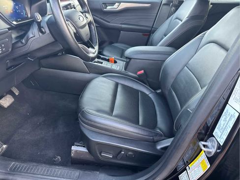 Used 2021 Ford Escape Titanium image 17