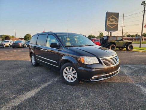 Used 2014 Chrysler Town & Country Touring w/ Driver Convenience Group FWD image 1