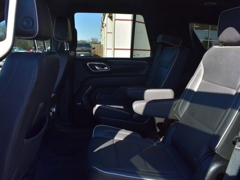 Used 2023 GMC Yukon SLT w/ LPO, Floor Liner Package image 15